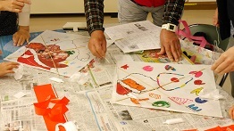 凧作りの様子の写真