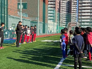 写真：山本昌さんがご挨拶している様子