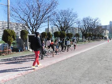 写真：陸上を体験している様子