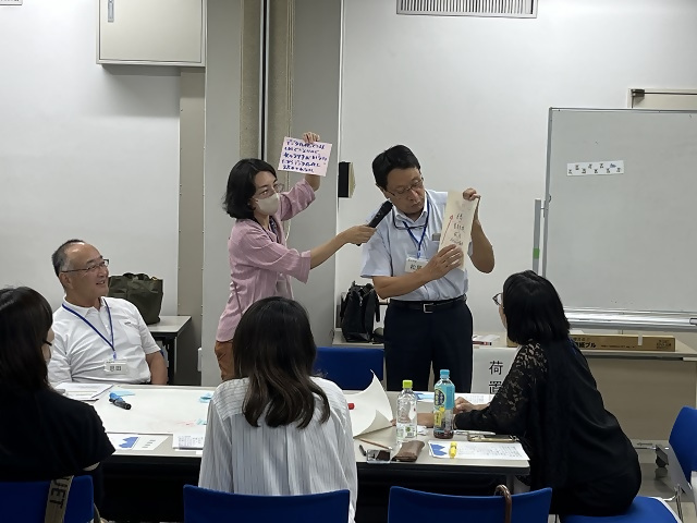 写真：発表で、絵図について説明します