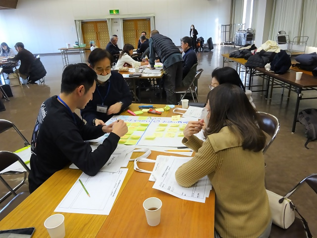 写真：ふせんに書いて共有しました