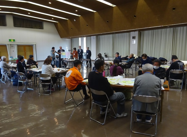 写真：講堂で9学区が集まりました