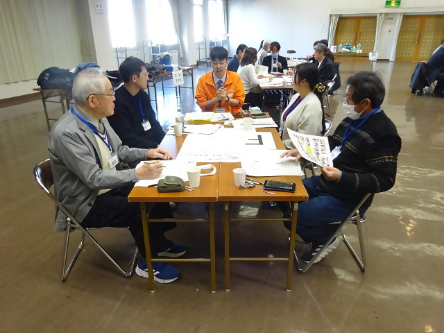 写真：地域コミュニティ活性化相談員が話をすすめます