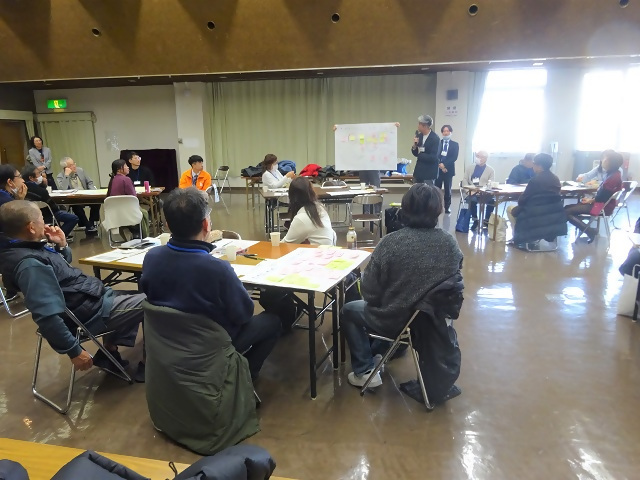 写真：発表者を決めて語っていただきました