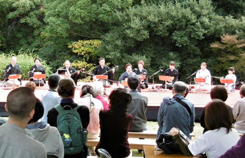 写真：白鳥庭園の様子