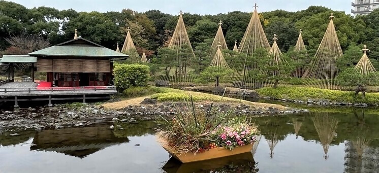 写真：白鳥庭園の日没前の様子
