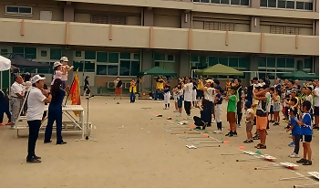 写真:準備運動の様子