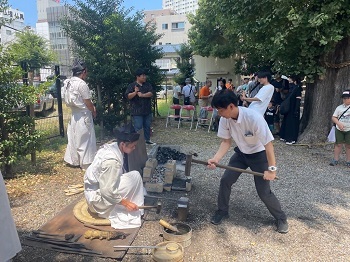 写真:刀鍛冶の実演