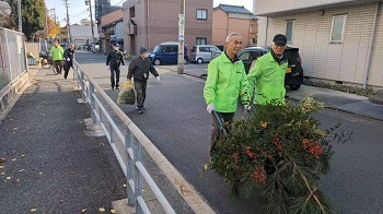 写真:高蔵門松づくり移動