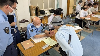 写真:熱田警察署への報告の様子