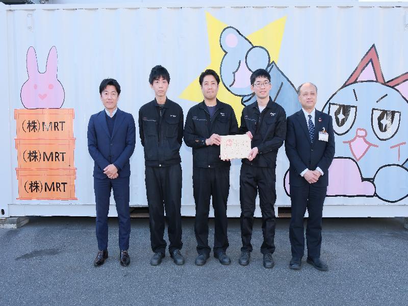 地域貢献賞表彰状授与式の写真