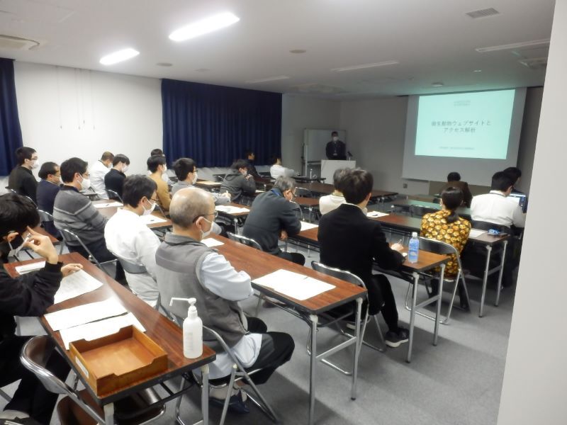 写真:令和5年度の所内研究発表会の様子です。