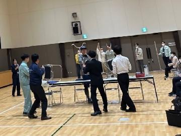 写真：刃物等への対応訓練の様子2