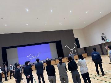 写真：さすまたの使用方法