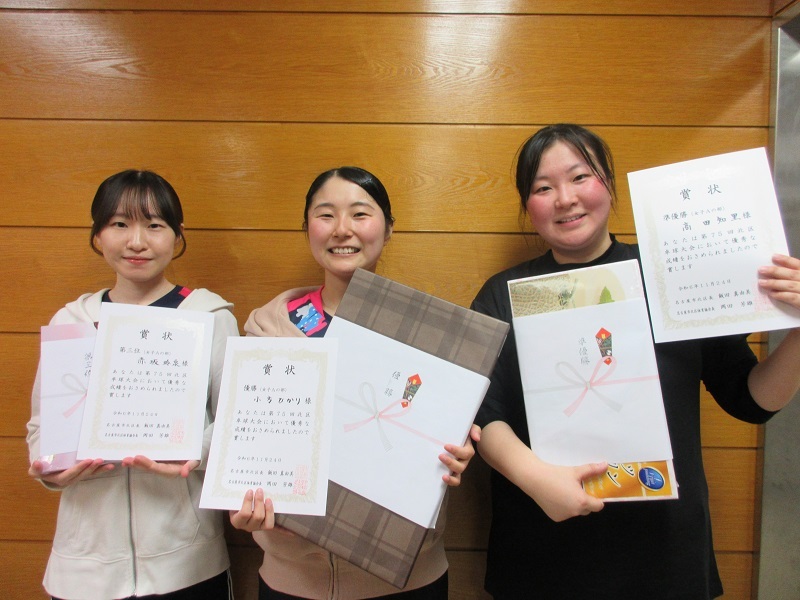 写真:女子Aの部 入賞