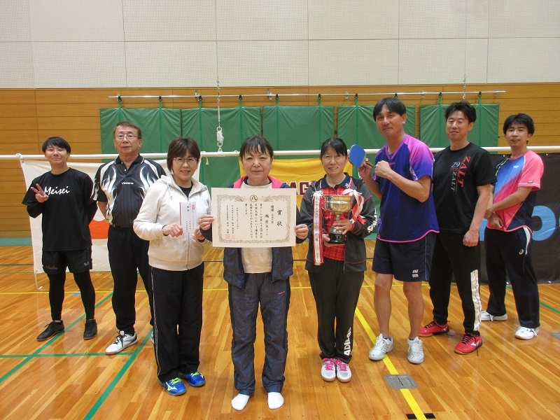 写真:優勝した楠学区チーム