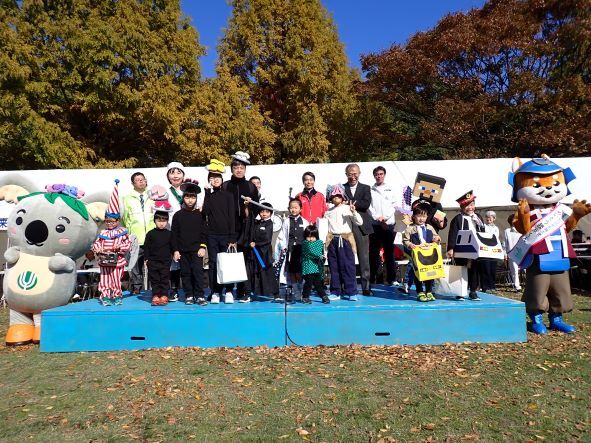 写真：コスプレ優秀賞贈呈の様子