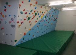 写真:ボルダリング施設