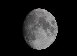 写真:望遠鏡から見た月