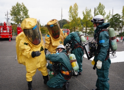 写真：特別消防救助隊員（第五庁舎）