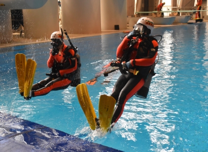 写真：潜水隊員