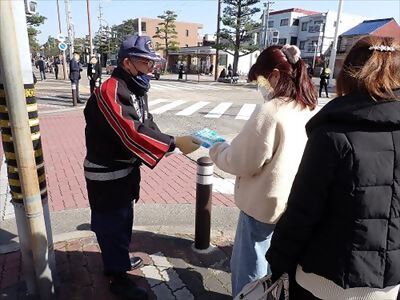 写真:啓発品配布の様子です。 【消防団の記録】各消防団 2024年3月3日
