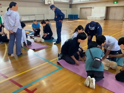 写真:心肺蘇生法とAED使用方法の訓練を受けています。 【消防団の記録】中村消防団 2024年5月30日