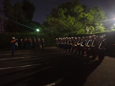 写真:整列しています 【消防団の記録】2024年7月26日 中村公園夏まつり納涼花火観賞会