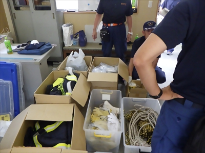 写真:段ボールに資器材が入っています 【消防団の記録】亀島消防団 2024年8月4日