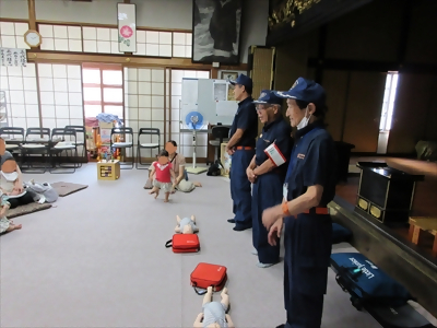 写真:訓練用AEDの説明 【消防団の記録】六反消防団 2024年9月5日