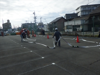 写真:ホース延長 【消防団の記録】柳消防団 2024年10月5日