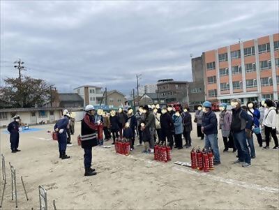 写真:消火器取扱いの様子です 【消防団の記録】中村消防団 2023年11月12日