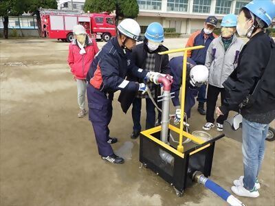 写真:スタンドパイプ取り扱いの様子です 【消防団の記録】諏訪消防団 2023年11月26日