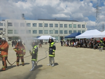 写真:放水体験の様子です 2023年8月27日 八社消防団