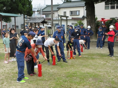 写真:消火器訓練の様子です 2023年6月18日 日比津消防団