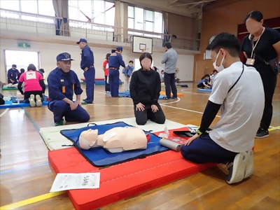 写真:救命講習の様子です 2023年6月1日 稲葉地消防団