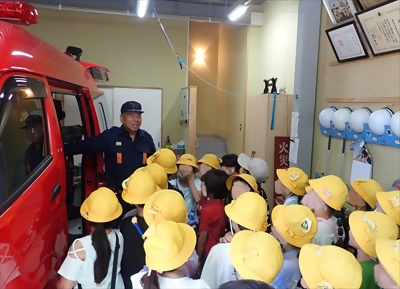 写真:見学の様子です 2023年6月7日 稲葉地消防団