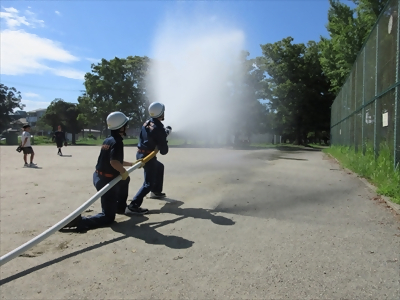写真:放水訓練の様子です 2023年8月27日 稲葉地消防団