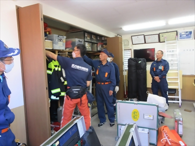 写真:検査の様子です 2023年9月24日 岩塚消防団