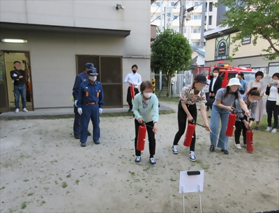 写真:消火訓練の様子です 2023年5月24日 牧野消防団