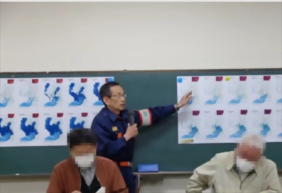 写真:ハザードマップ説明の様子です 2023年4月2日 牧野消防団