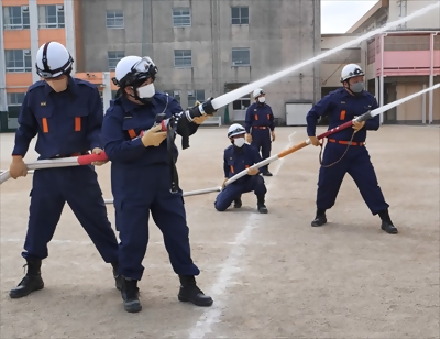 写真:放水活動の様子です 中村消防団