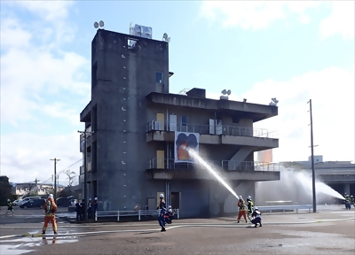 写真:放水の様子です 2023年10月15日 震災対応連携訓練発表会