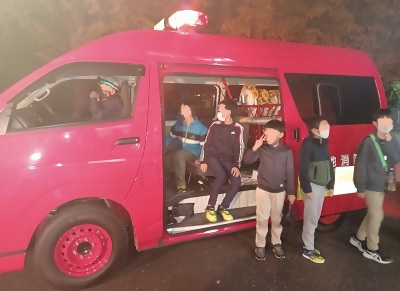 写真:稲葉地消防団の車両で防火パトロールへ行く様子です。 2022年11月12日 稲葉地消防団