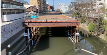 写真:仮桟橋の様子