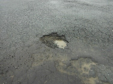 写真:舗装の穴