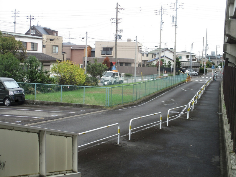 市2「港区多加良浦町三丁目34番1、35番1、35番2、35番3、35番4」の物件を南西側から撮影した写真です。