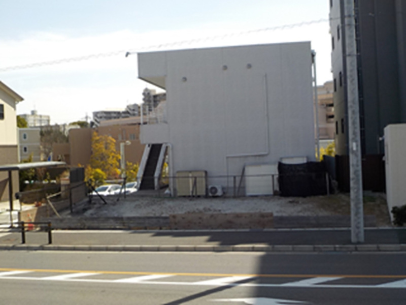 市5「緑区鳴海町字米塚27番11、27番22」の物件を南側から撮影した写真です。