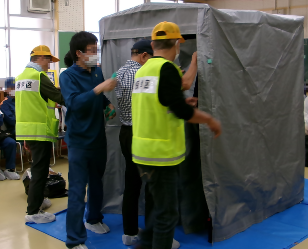 仮説トイレ設置訓練の写真