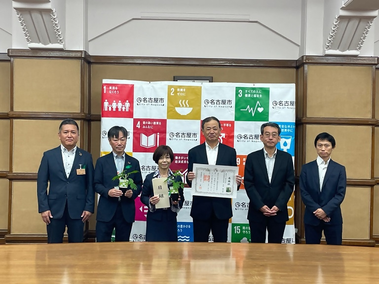 贈呈式参加者の写真